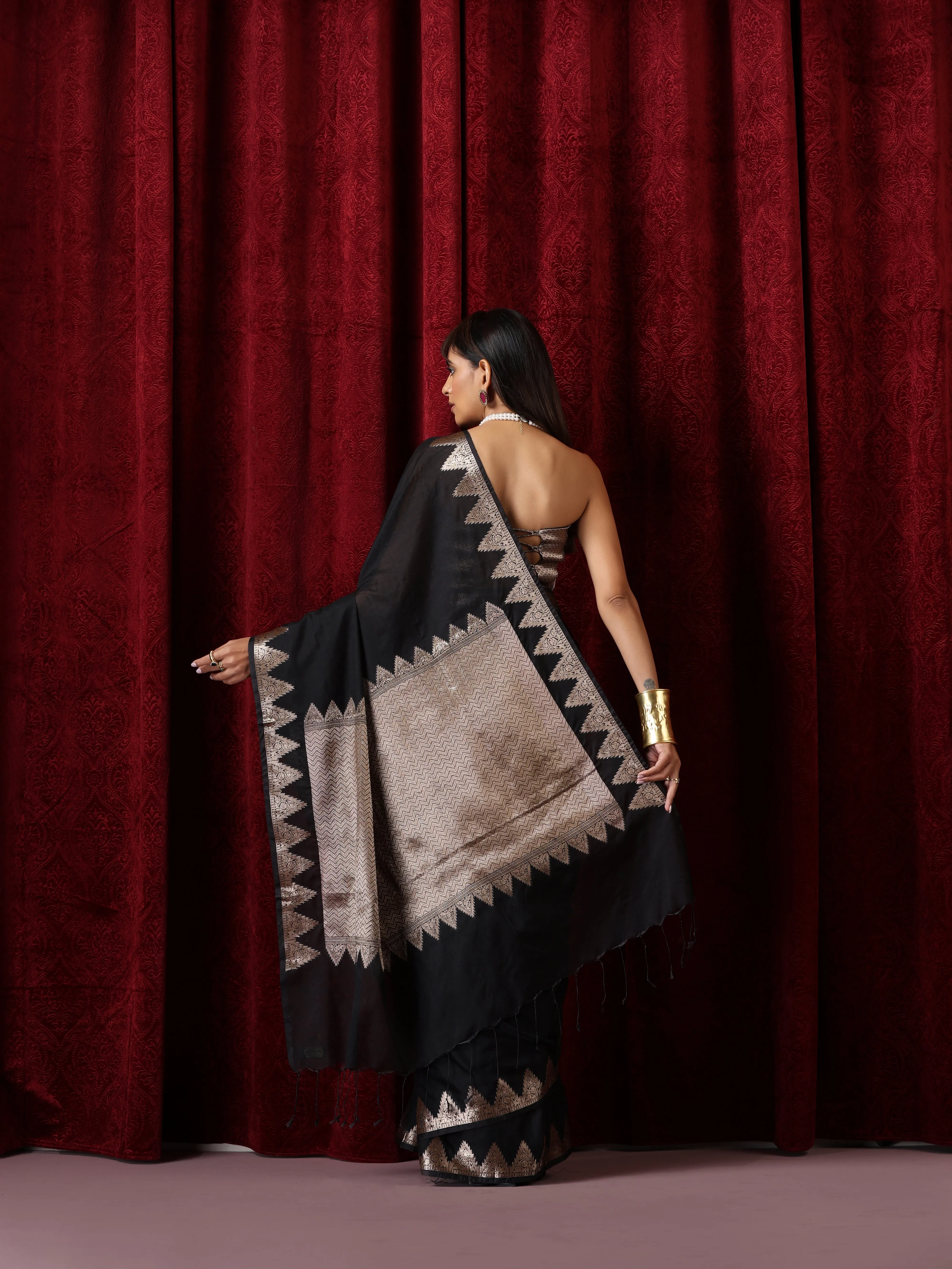 Banaras Black Temple Mul Mul Cotton Silk Saree with Blouse Fabric