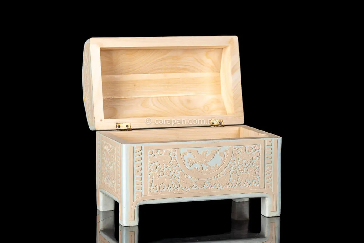Beige & White Mexican Lacquered Wood Box