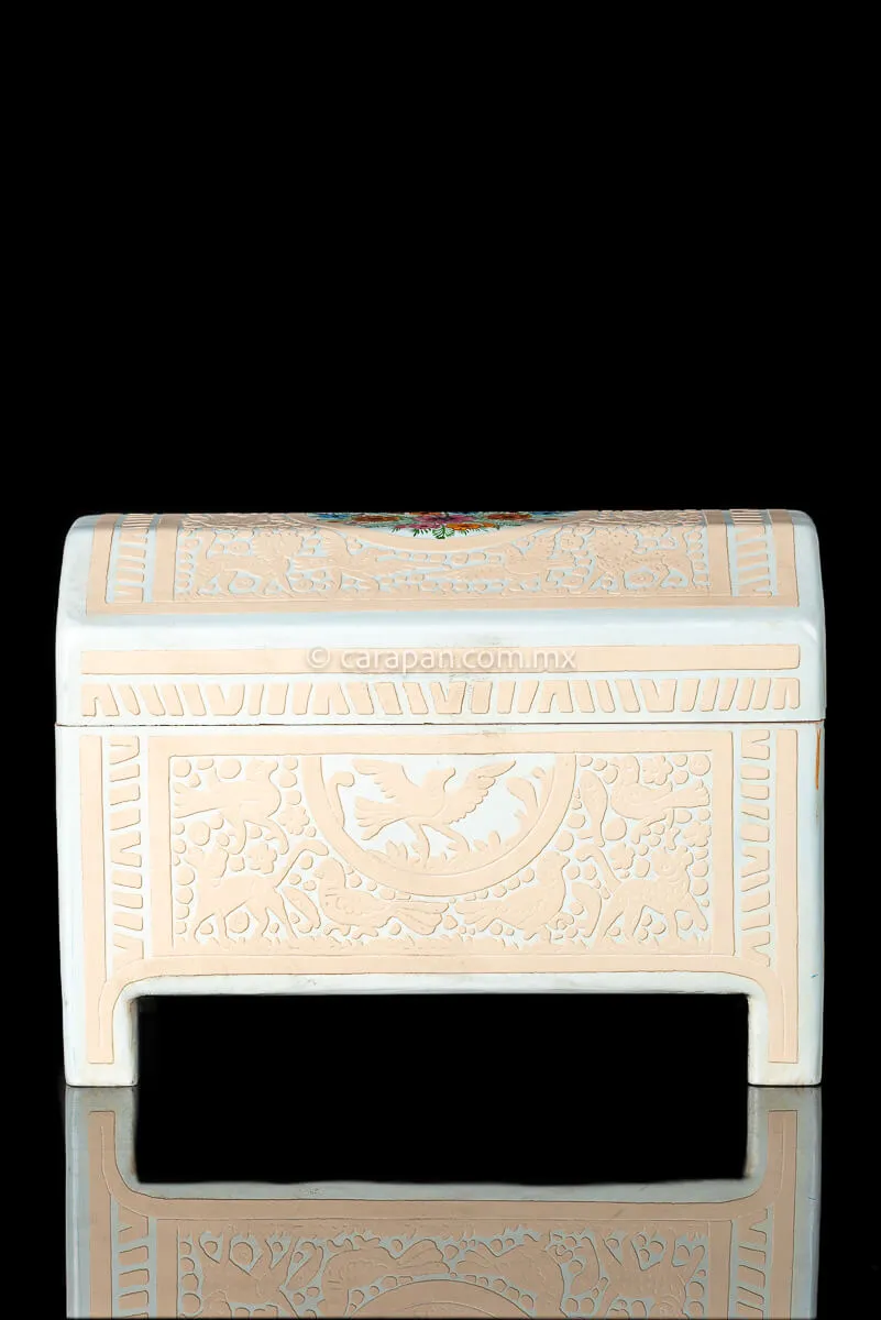 Beige & White Mexican Lacquered Wood Box