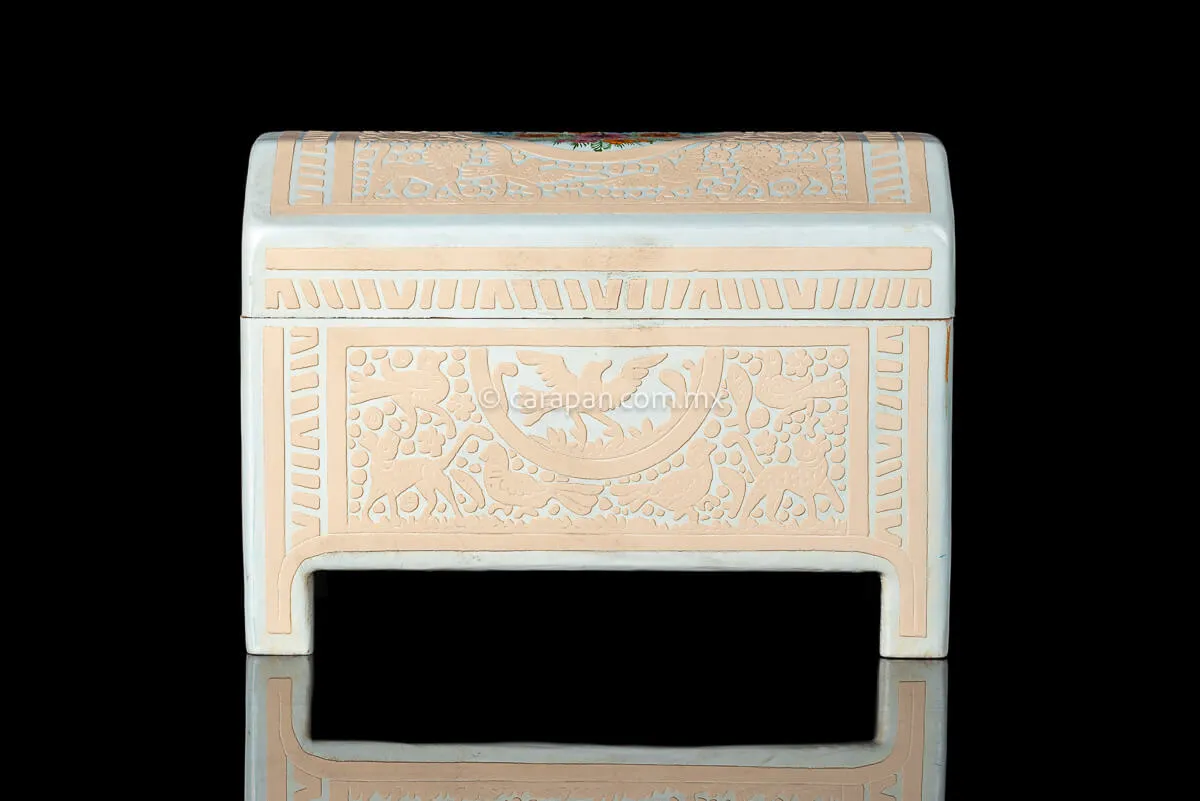 Beige & White Mexican Lacquered Wood Box
