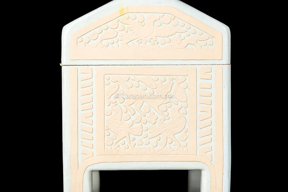 Beige & White Mexican Lacquered Wood Box
