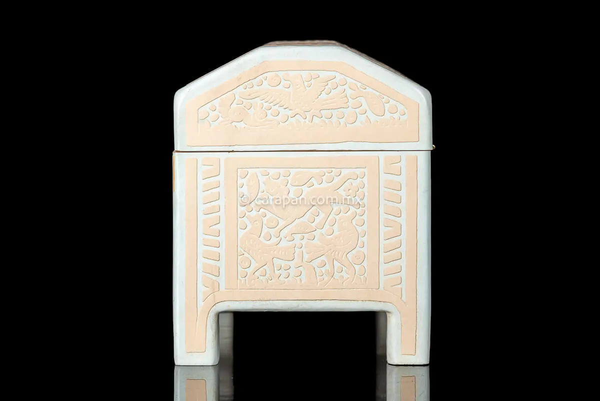 Beige & White Mexican Lacquered Wood Box