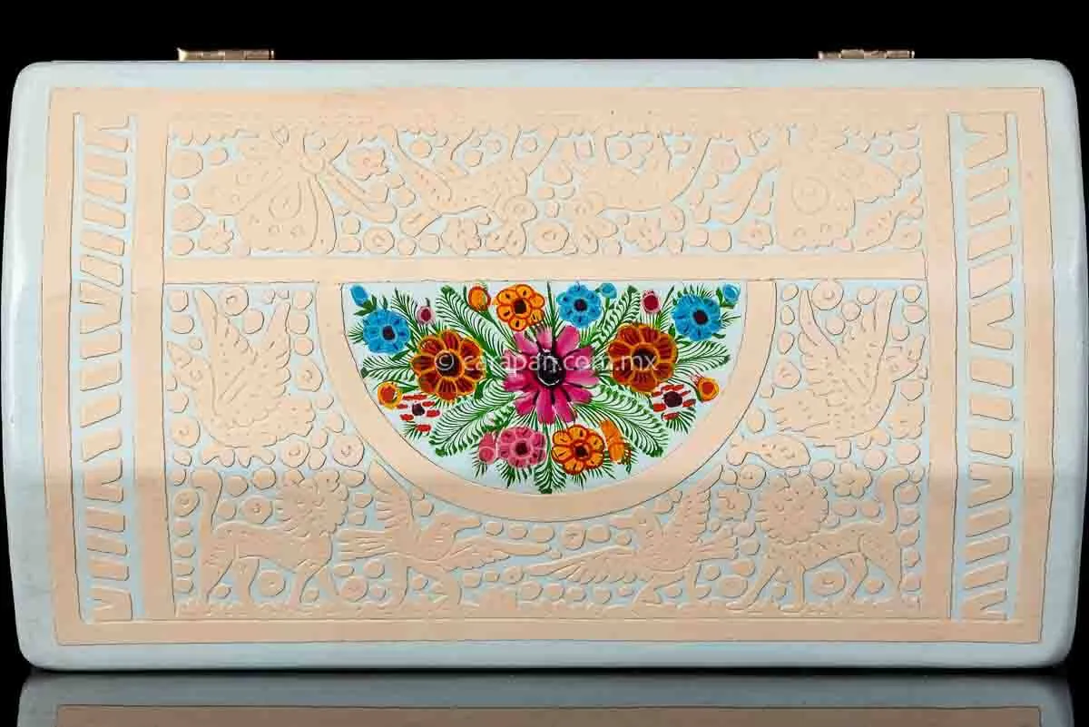 Beige & White Mexican Lacquered Wood Box