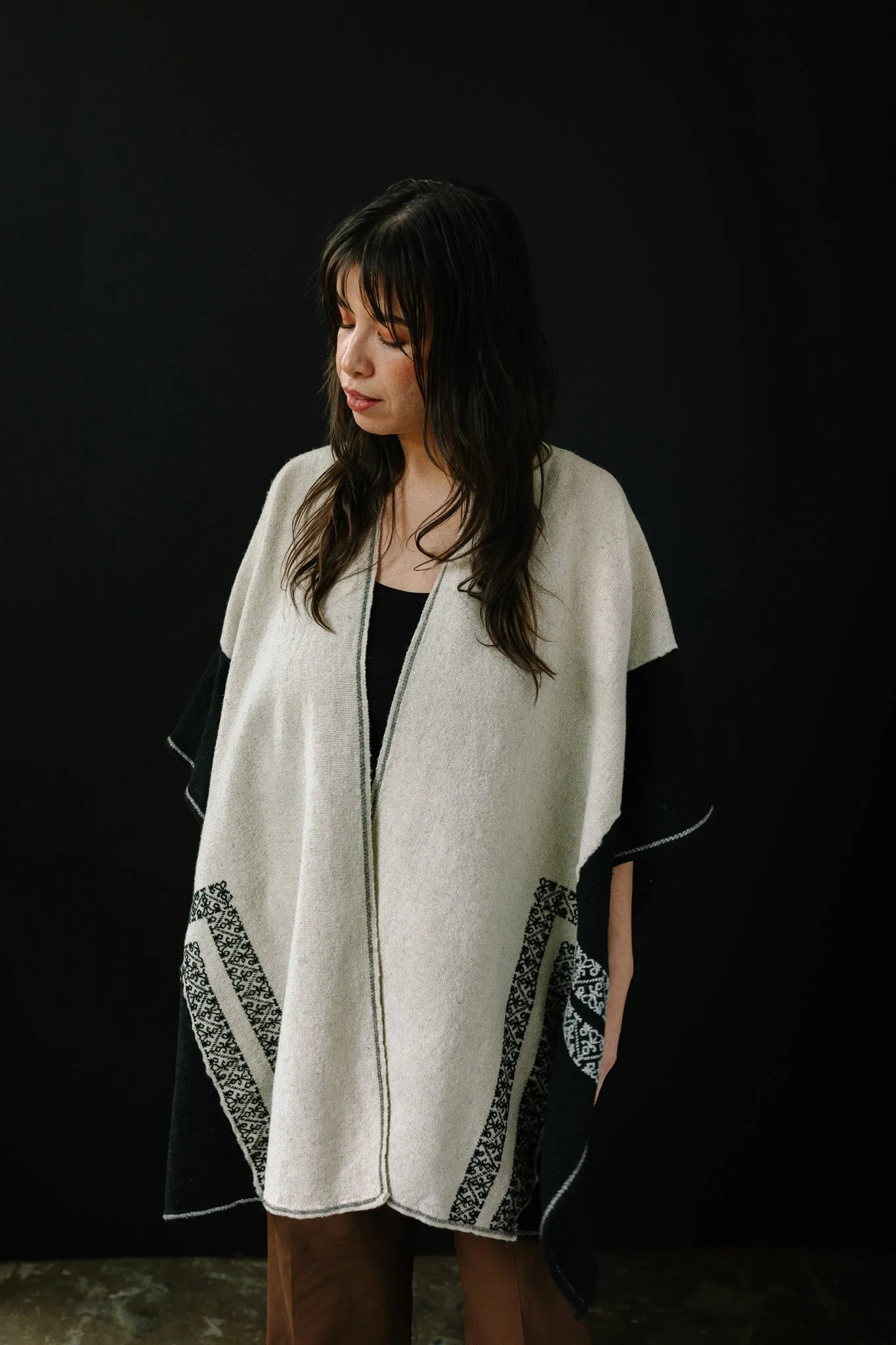 Bicolor White & Black Cape