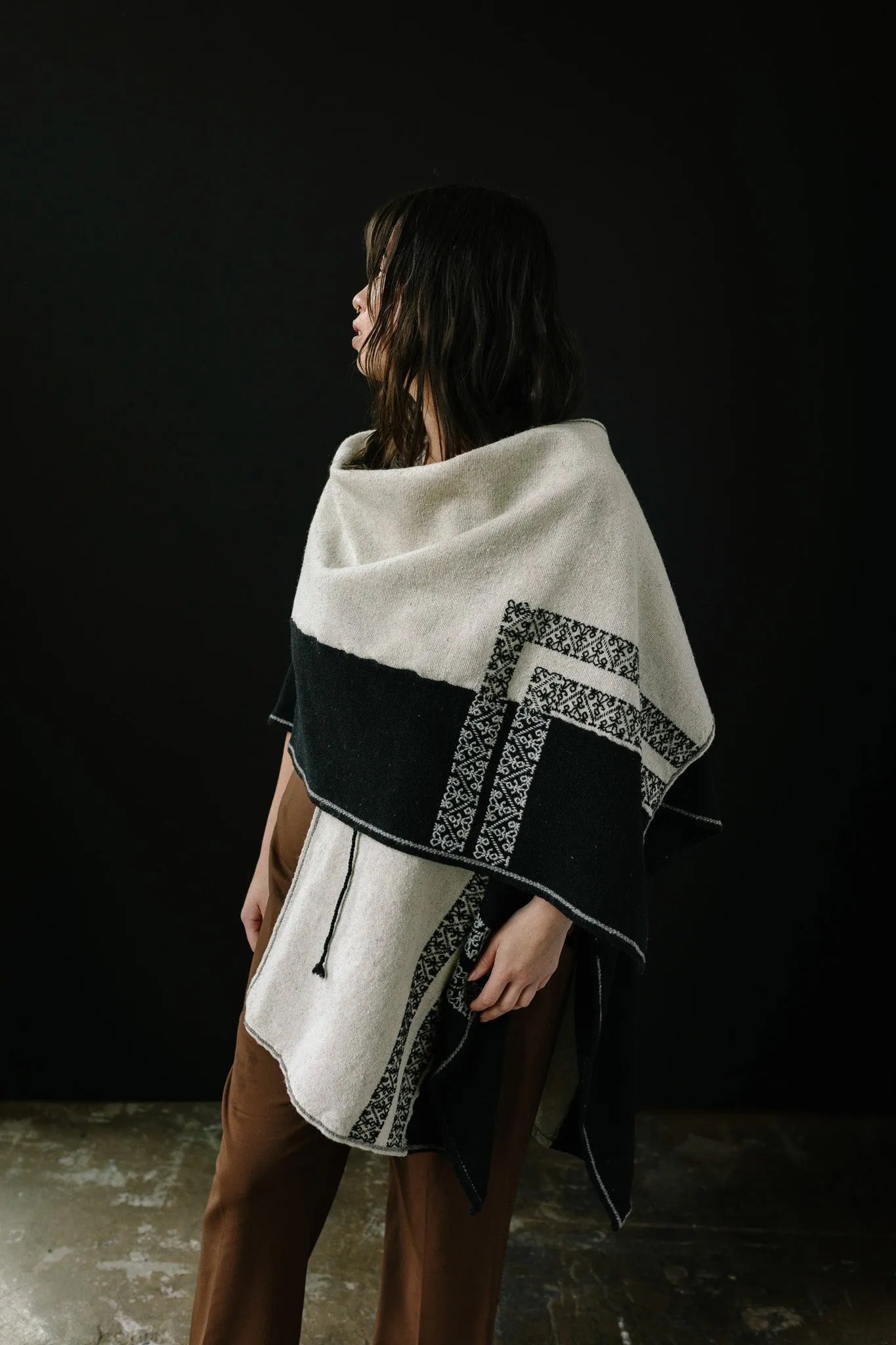 Bicolor White & Black Cape