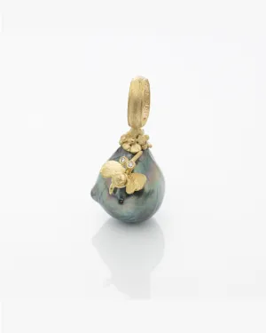 cultured large tahiti pearl with dragonfly and diamonds