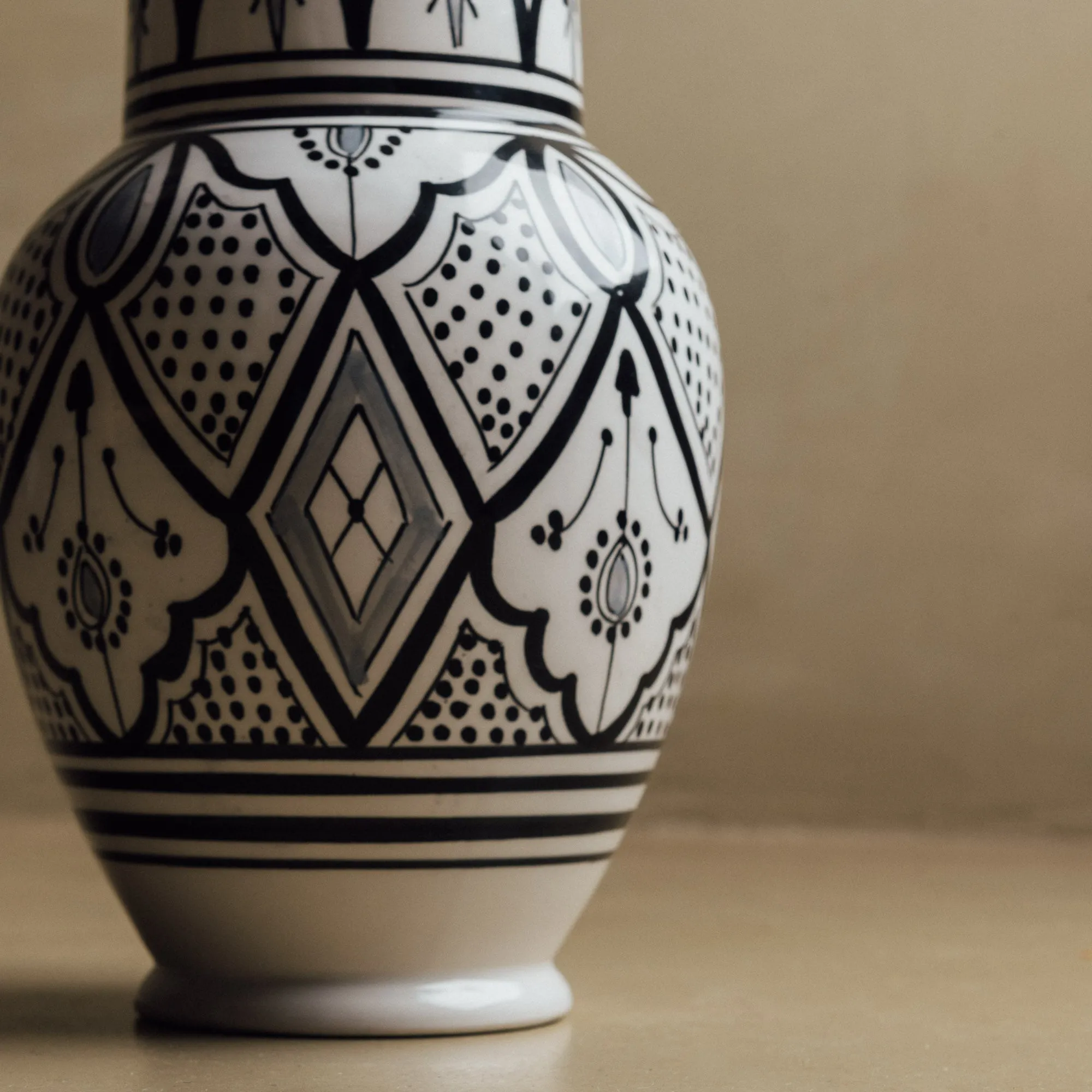 Fez Noir Vase - Handcrafted Moroccan Decor