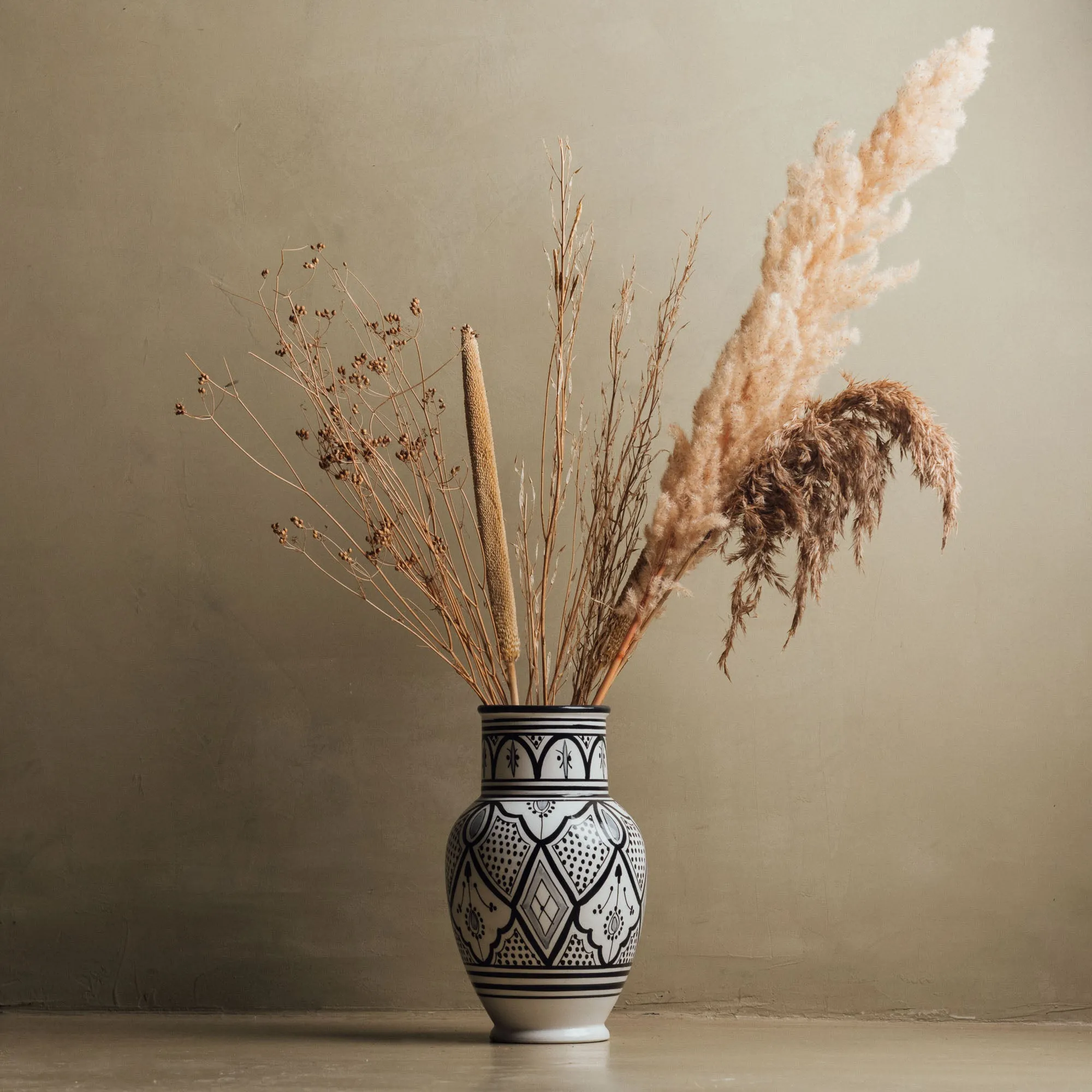 Fez Noir Vase - Handcrafted Moroccan Decor