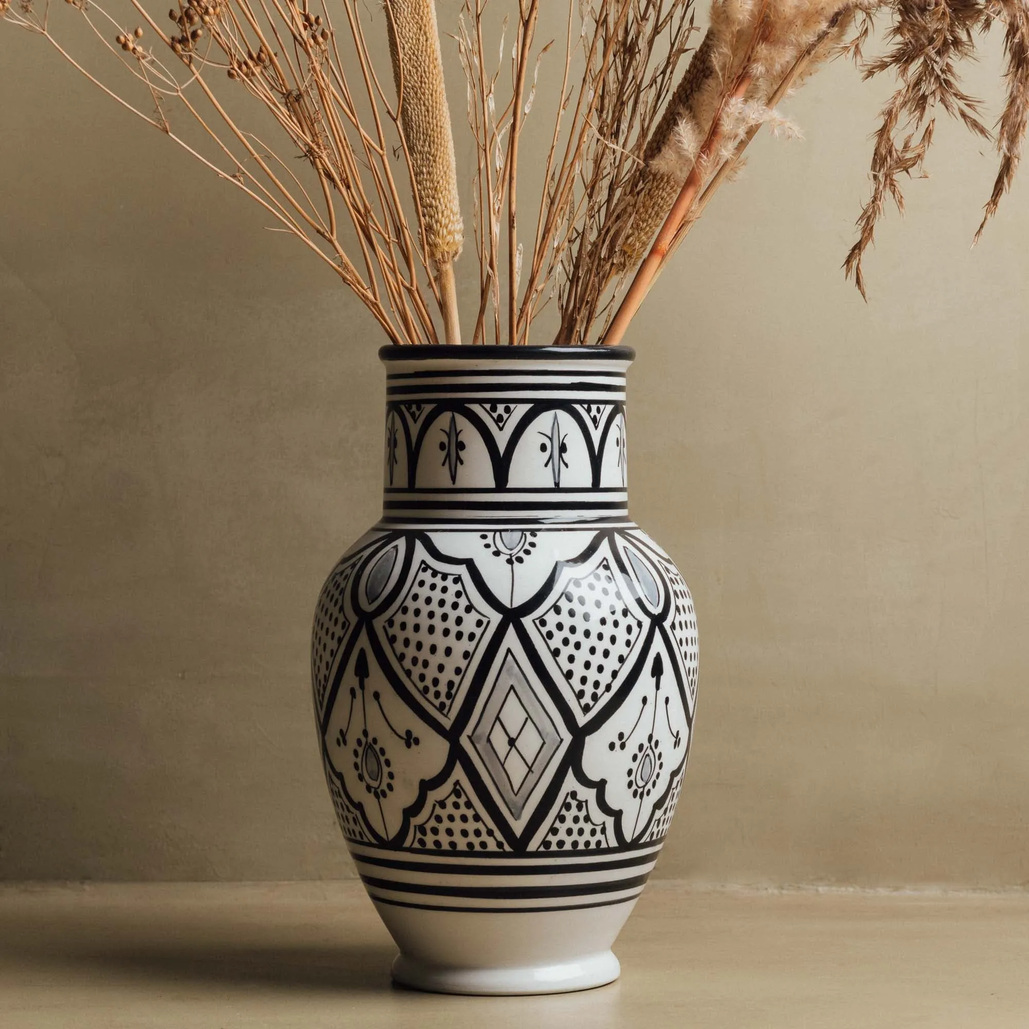 Fez Noir Vase - Handcrafted Moroccan Decor