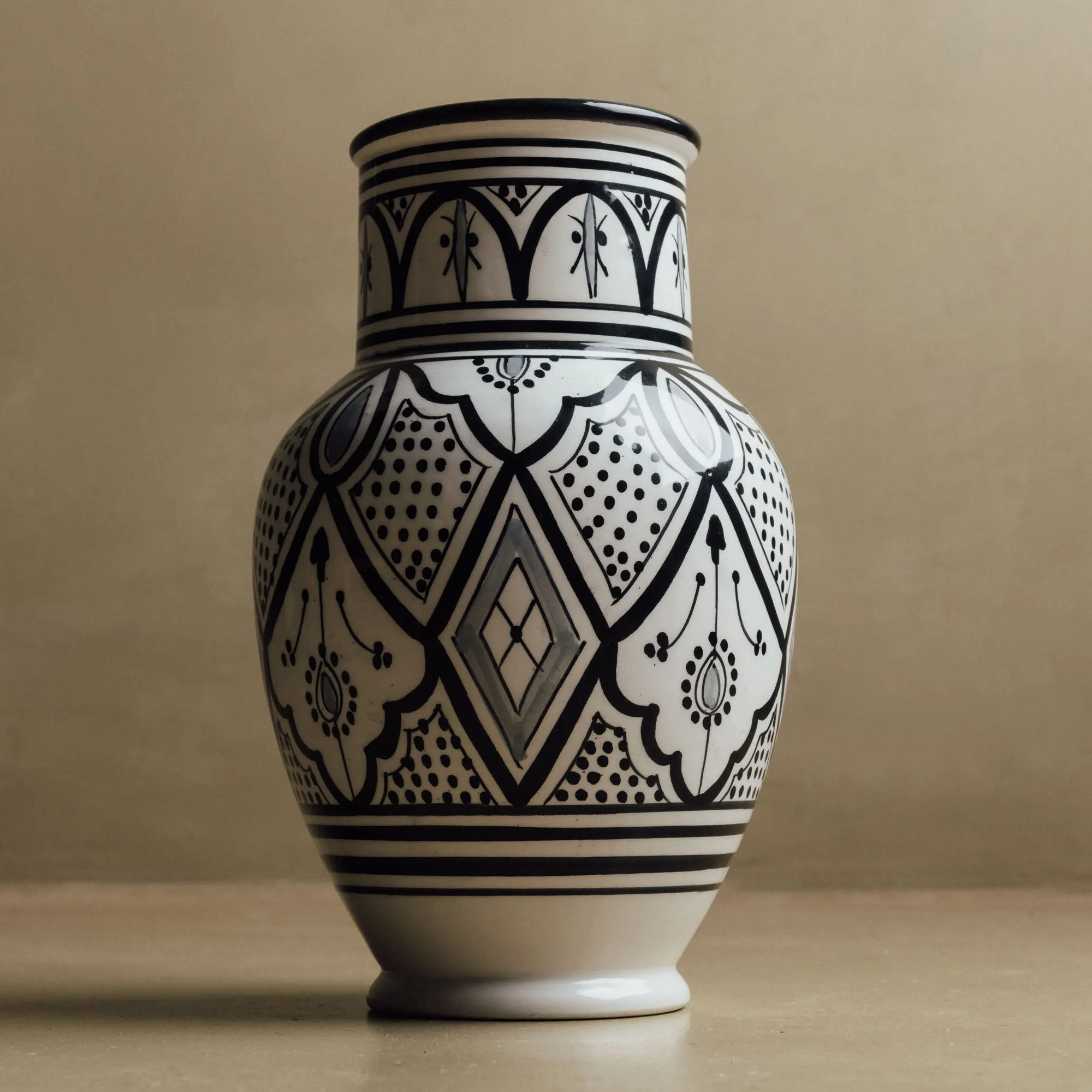 Fez Noir Vase - Handcrafted Moroccan Decor