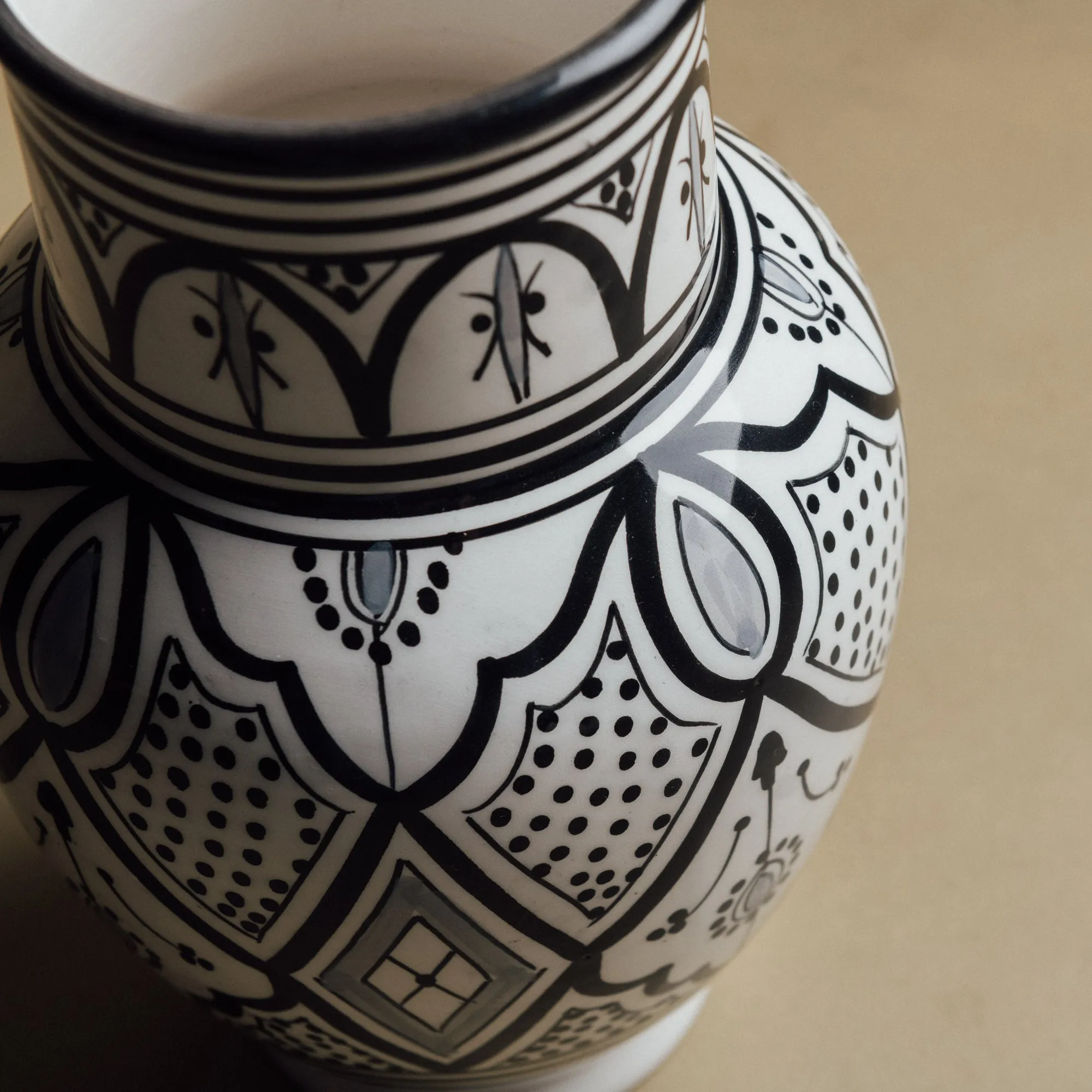 Fez Noir Vase - Handcrafted Moroccan Decor