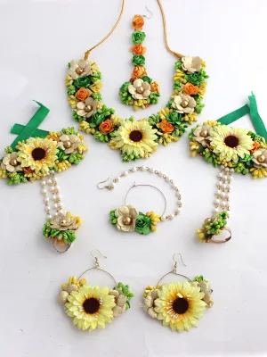 Jaanvi Floral Necklace Set