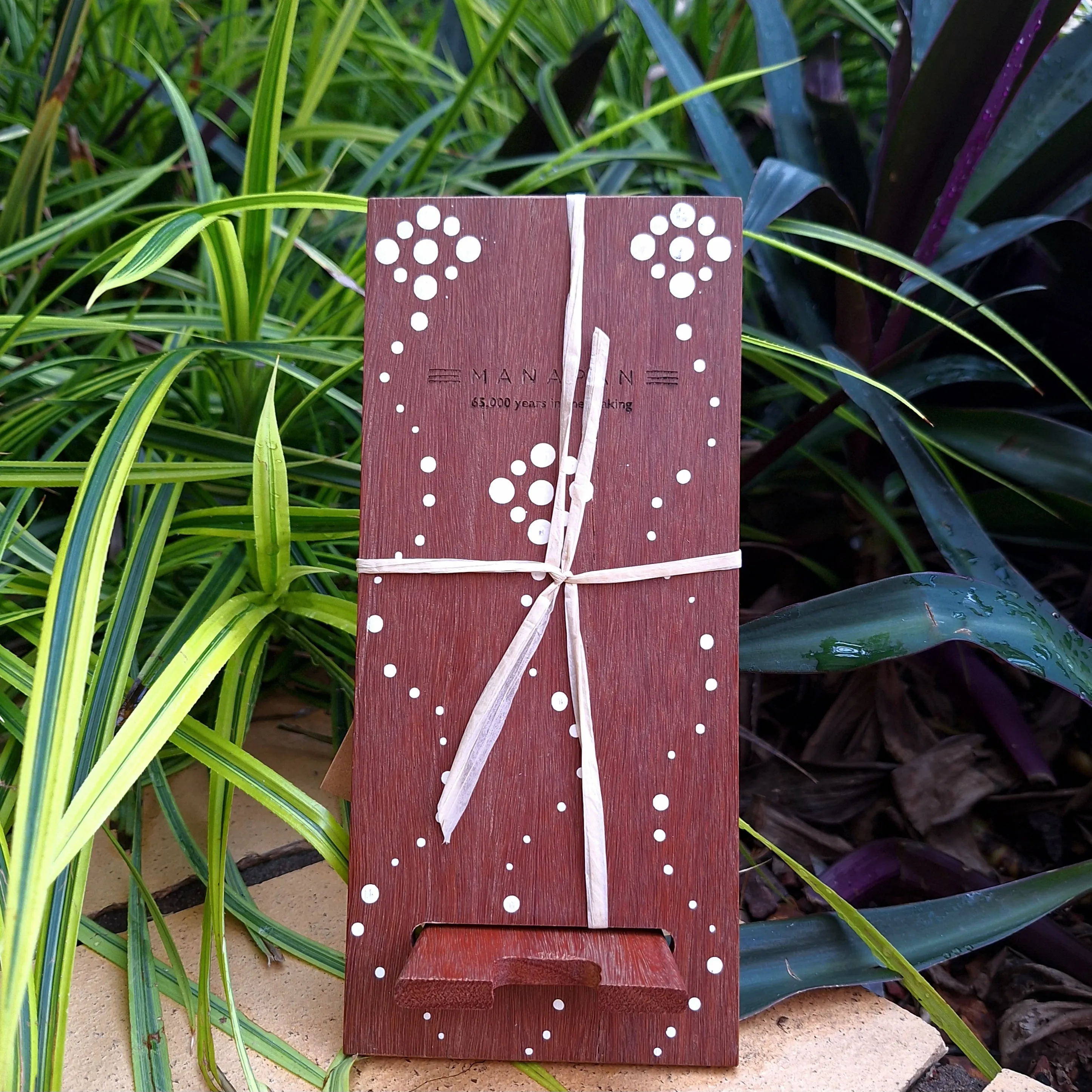 Manapan Phone Holder: Painted Flowers
