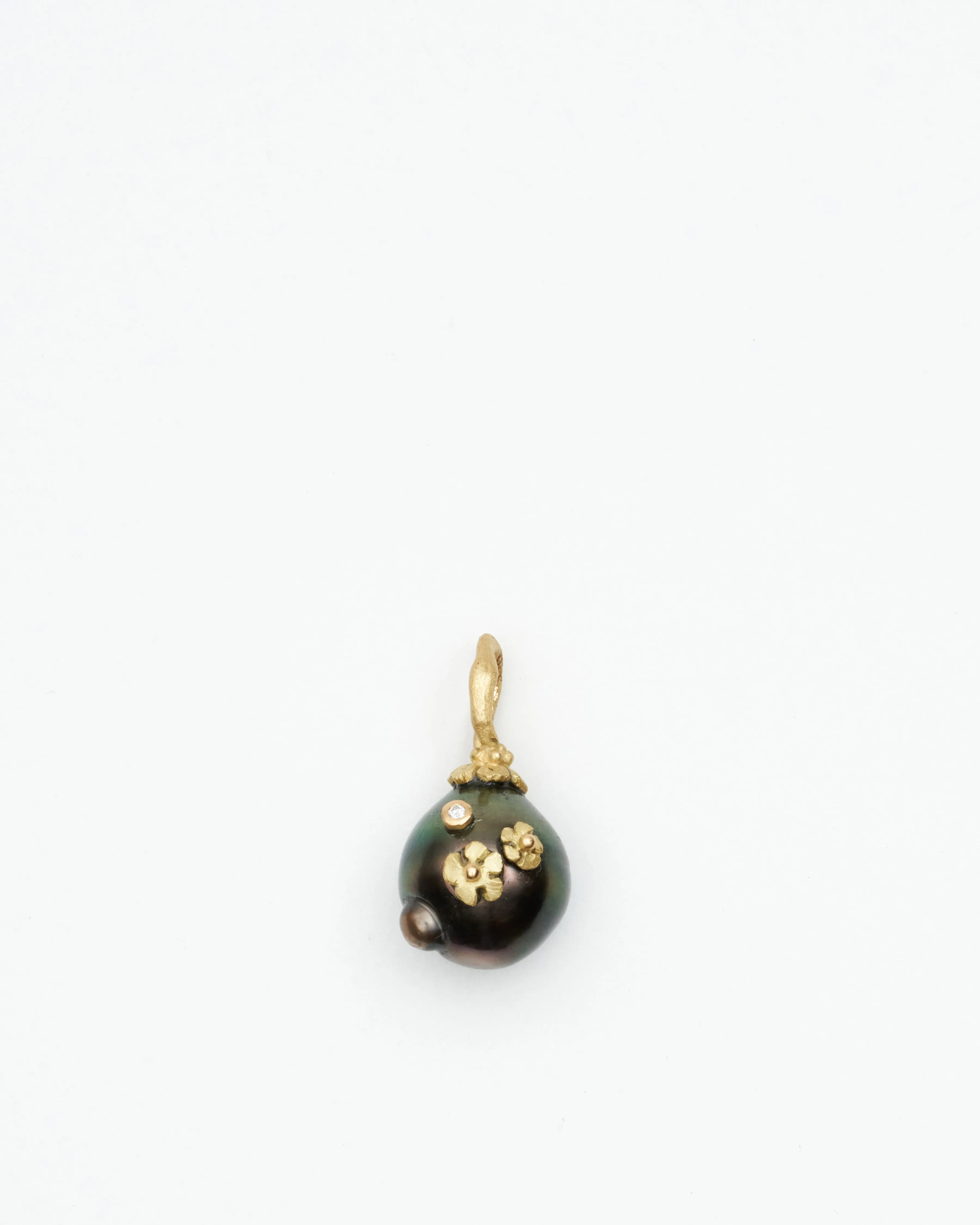 pendant 18k gold tahiti pearl w/ .01ct diamond
