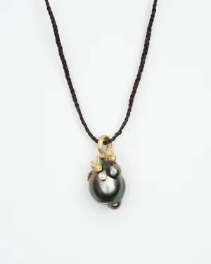 pendant tahitian pearl 18k with .10 ct. champagne diamonds
