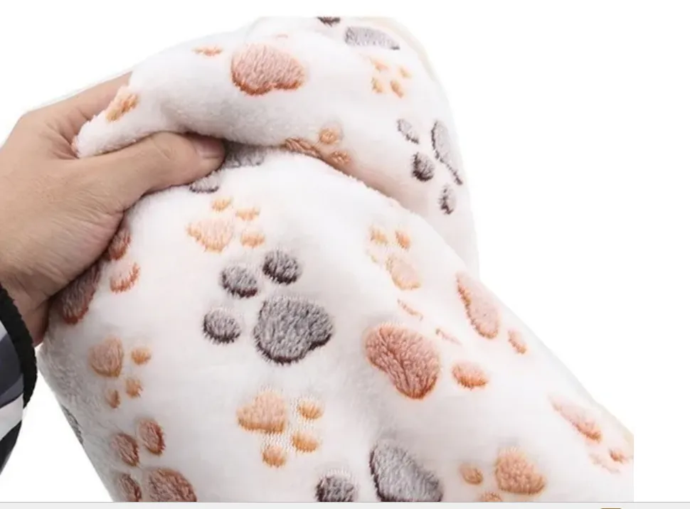 Pet Soft and Fluffy High Quality Pet Blanket Cute Cartoon Pattern Pet Mat Warm and Comfortable Blanket for Cat and Dogs
