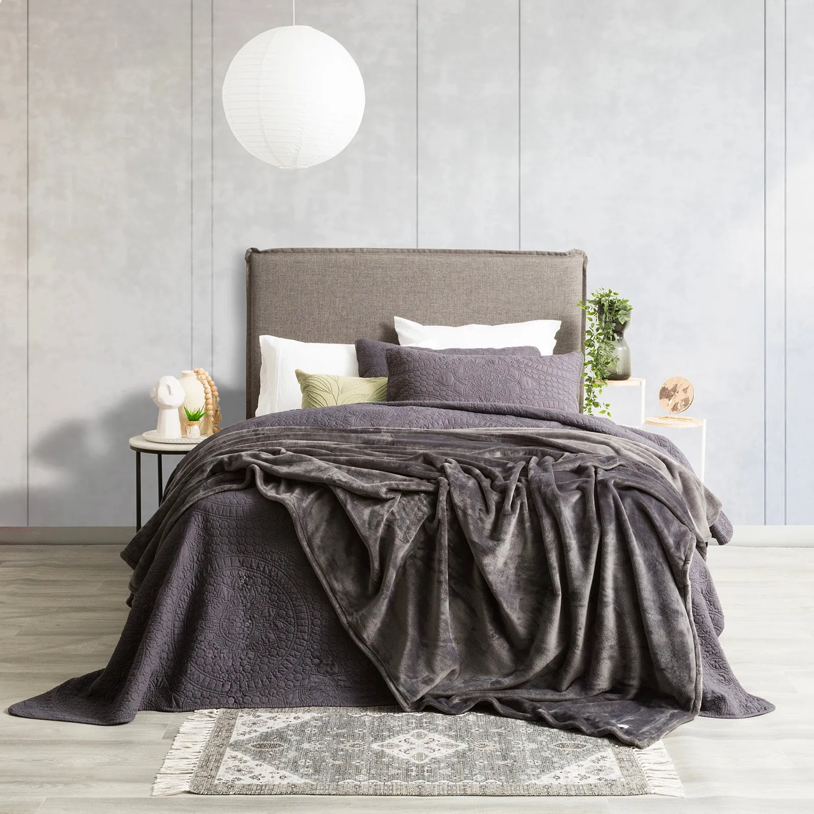 Renee Taylor Plush 380 GSM Ultra Soft Velvet Blanket - GRAPHITE