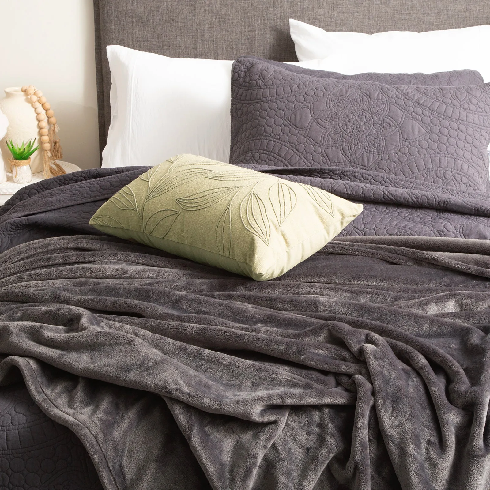Renee Taylor Plush 380 GSM Ultra Soft Velvet Blanket - GRAPHITE