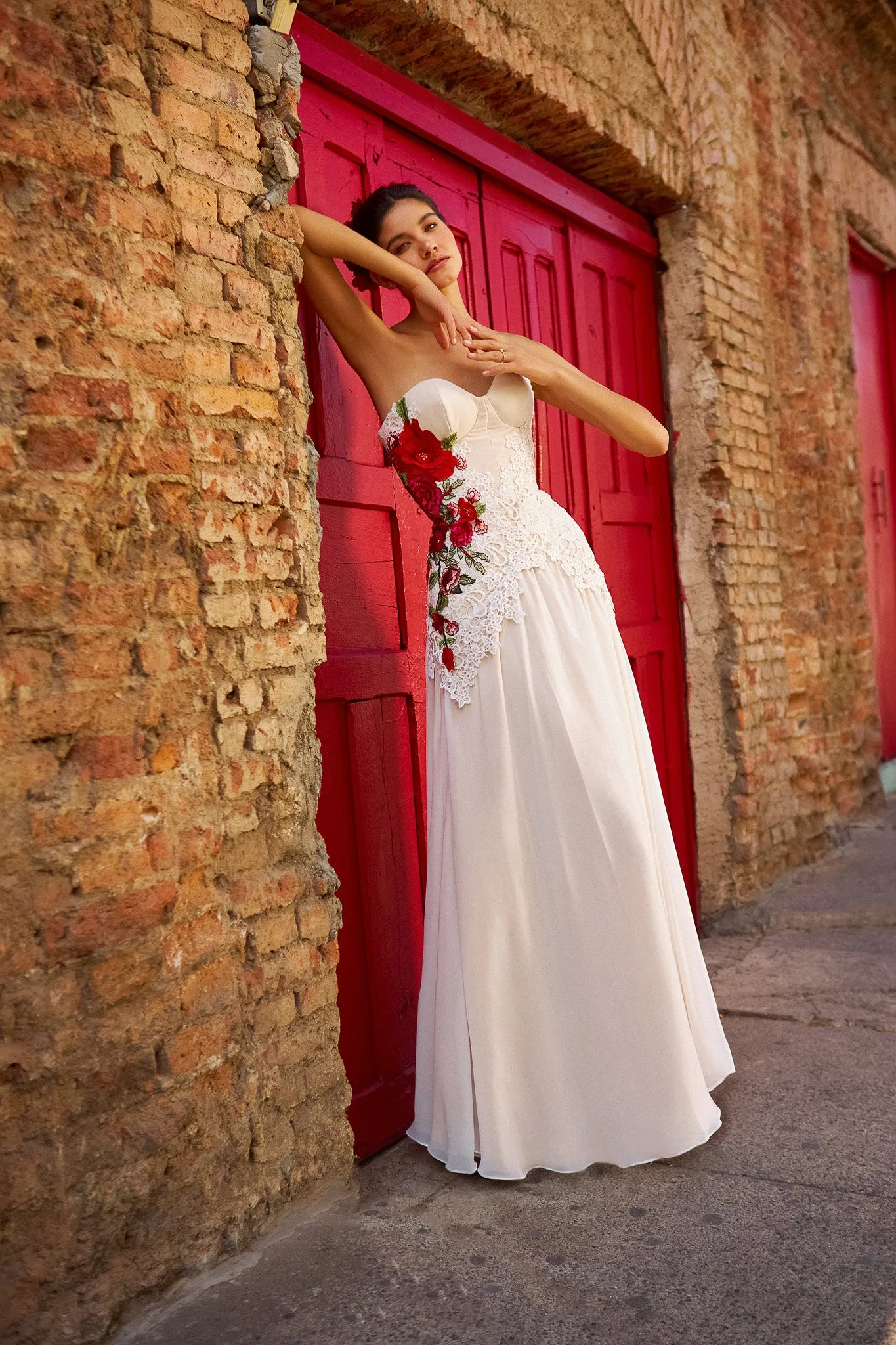 Rosas Rojas Dress