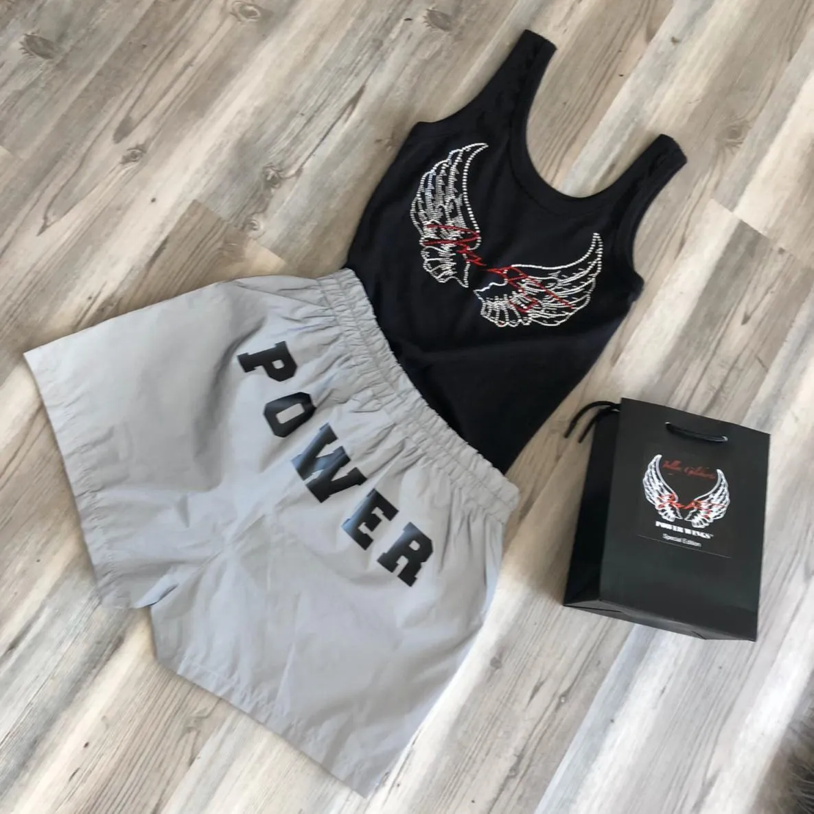 Short Reflective Collection Color Gray - Power Wings By Jullye Giliberti