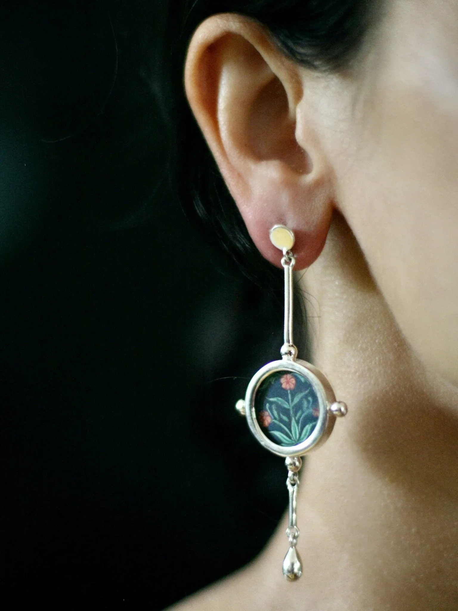 Stunning, asymmetrical, long-short, Mughal floral 'khasakhas' (poppies) earrings